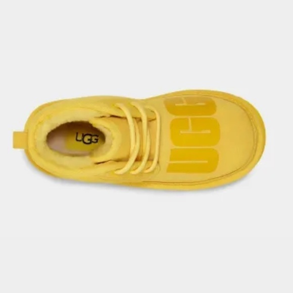 Yellow Scatter Graphic Uggs size 4 - Picture 4 of 6